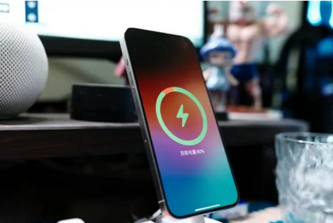 敦化苹果15换屏服务分享用什么充电器给iPhone15充电更好 